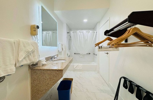 Roseville - Fleet Ridge Hotel | Ramada by Wyndham San Diego Airport
