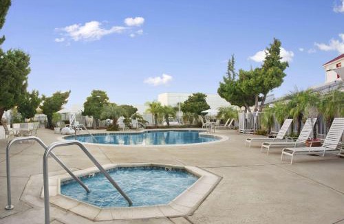 Torrance Hotel | Ramada by Wyndham Torrance