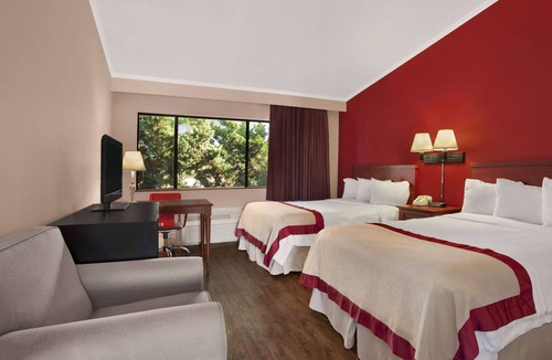 Torrance Hotel | Ramada by Wyndham Torrance