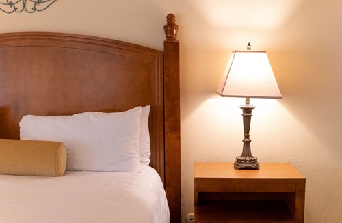 San Diego Country Estates Hotel | Ramona Country Living! 4 Relaxing Units w/Pool Access & Full Kitchen!