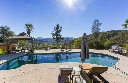 San Diego Country Estates Cabin | Ramona Wine Country Cabin Near San Diego. Walk to wineries. Pool.