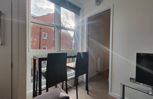 Camden Town Apartment | Rare find - Long Stay Promo in Stylish1BR Flat, 6 mins to Camden Station