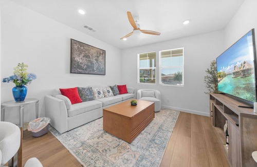Mira Loma Cottage | RBD near the airport