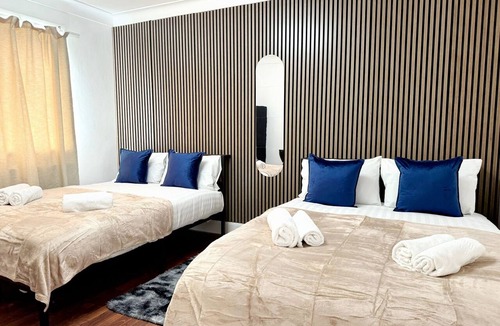 Dudden Hill Hotel | RC-Fantastic Quad room in Wembley!