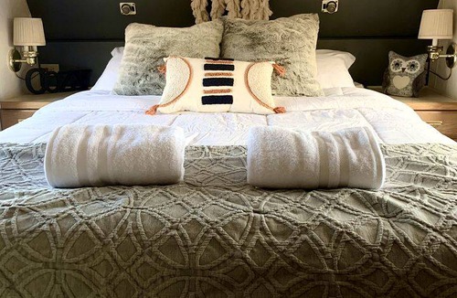 Landers RV Rental | Recreational vehicle (RV) ∙ 1 bedroom ∙ 2 guests
