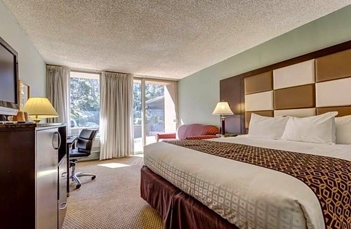 Munras Avenue Hotel | Red Lion Hotel Monterey