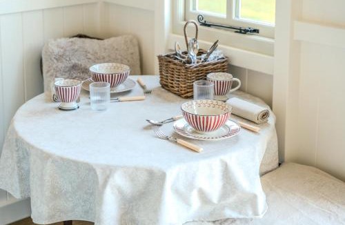 Broadway Apartment | Red Robin Retreat