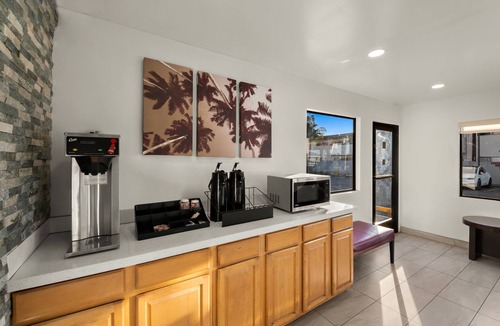 Bellflower Hotel | Red Roof Inn Los Angeles – Bellflower