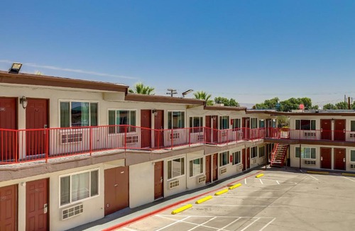 Needles Hotel | Red Roof Inn Needles