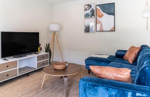 Redondo Beach Apartment | Redondo Beach 2br walk to shops restaurants LAX-1166