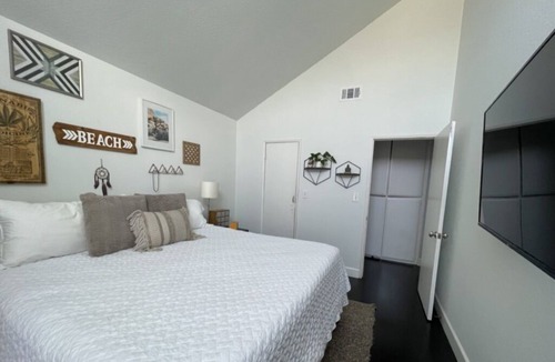 North Redondo House | Redondo Beach Retreat 1 Mile to the Sand! Large, Modern & Convenient. Pets ok!