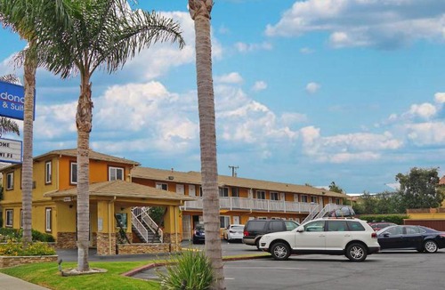 South Redondo Hotel | Redondo Inn and Suites