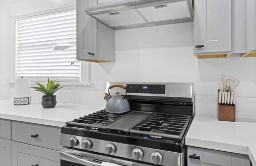 Eastside House | Redondo Retreat, 1 Mile to the Beach, Games, Remodeled 3BD Home, Fire Pit, Patio