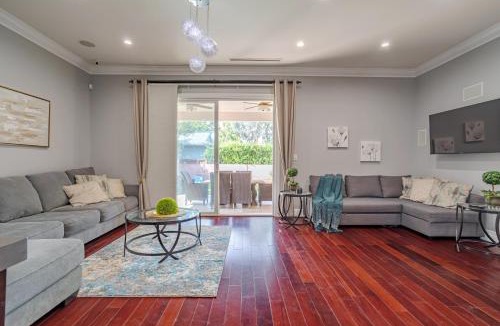 Valley Glen House | Regal 4 bed with hot tub close to Universal sleeps 15