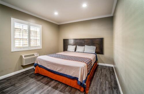 Downey Hotel | Regency Inn & Suites Downey
