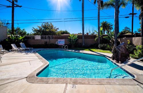 Downey Hotel | Regency Inn & Suites Downey