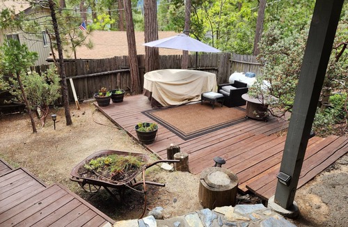 Bass Lake House | Relax and unwind at beautiful Bass Lake