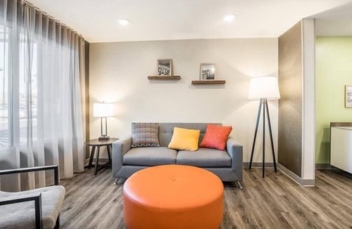 Bellflower Hotel | Relax and Unwind in Bellflower! 2 Modern Units, Full Kitchen, Pet-friendly!