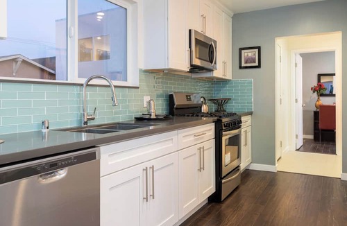 Oakland House | Relax in the bay. City View. Free parking on site.