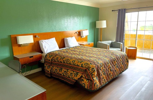 Mid-Wilshire Hotel | Relax Inn Motel