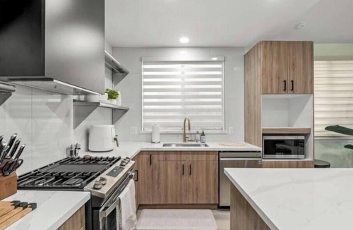 Fresno House | Relax & Re-leaf in Modern Comfort