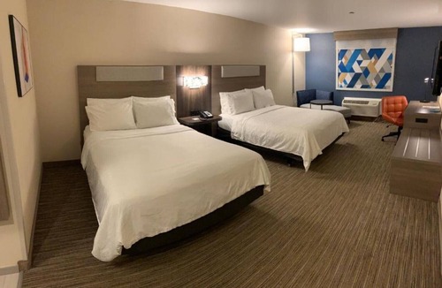 Hermosa Beach House | Relax + Rewind at our Hermosa Beach Rooms !