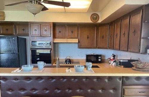 Hood Other | Relax & unwind in unique Farmhouse, Elk Grove, CA