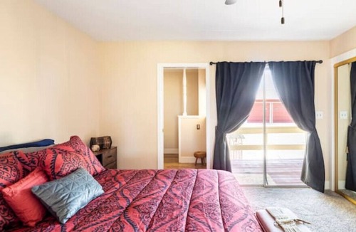 Hood Other | Relax & unwind in unique Farmhouse, Elk Grove, CA