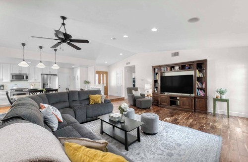 Oak Park House | Relax with the whole family at this peaceful and cozy place to stay.
