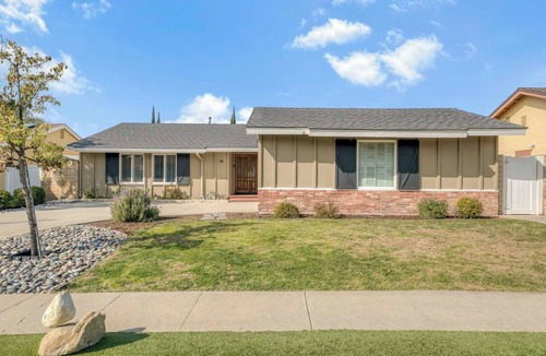 Oak Park House | Relax with the whole family at this peaceful and cozy place to stay.