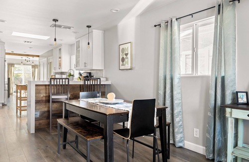 San Fernando House | Relaxation at its finest! Modern cozy home with WiFi and AC in San Fernando