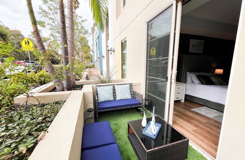 Encino Apartment | Relaxing 2 BR Oasis w/Parking