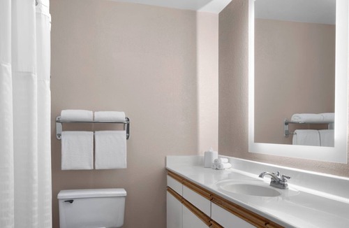 Pleasanton Hotel | Relaxing Bay Area Hotel Ideal for Romantic Couple Stay | Free Parking
