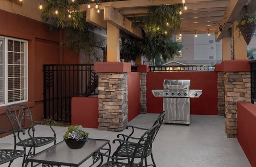 Pleasanton Hotel | Relaxing Bay Area Hotel Ideal for Romantic Couple Stay | Free Parking