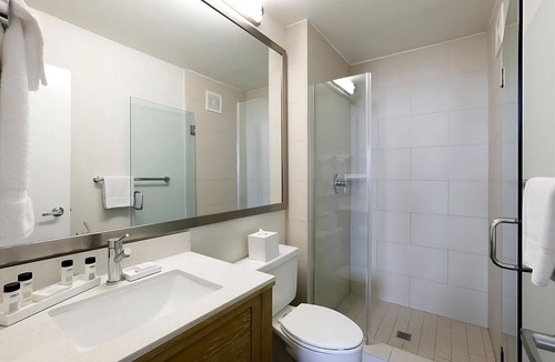Mission Beach Hotel | Relaxing Beach Vibe Near Pacific & Mission Beach! Onsite Parking and Pool!