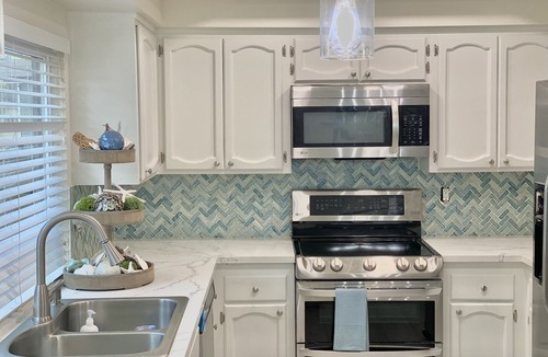 Solana Beach House | REMODELED 3 BEDROOM 2.5 BA. HOME ACROSS FROM PRIVATE BEACH OR WALK TO DOG BEACH!