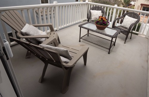 Oxnard Shores House | Remodeled & Beautiful Beach House Retreat! Ocean Views! 30 day minimum.