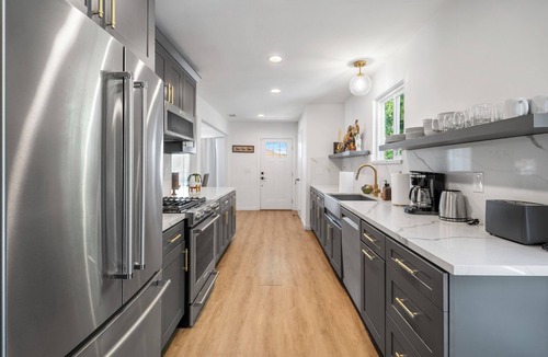 Culver - West House | Remodeled house w/large yard in West LA - 3 miles to beach