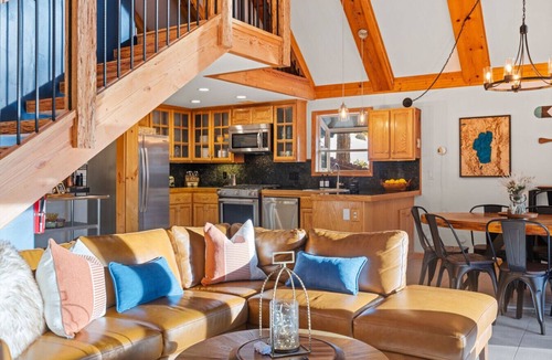 Brockway Apartment | Remodeled Lakeview Cabin for 10 High-End AC HotTub
