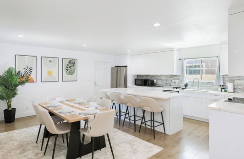 Fountain Valley House | Remodeled Modern Home Close to Disney/Beach