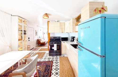 Santa Ana House | Remodeled Twin Duplex 3-Bedroom Home, close to Airport, Beach, Disney, Shopping