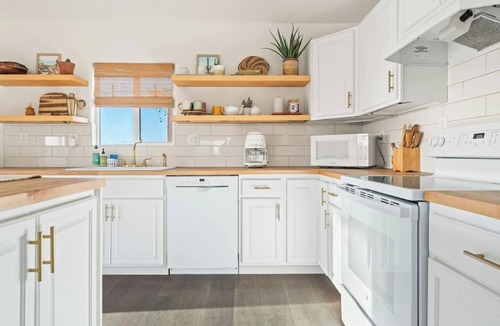 Twentynine Palms House | Remote Home: Heated Pool, Hot Tub, Workspace