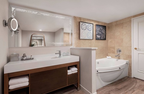 Airport Area Hotel | Renaissance Newport Beach Hotel