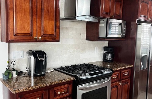 Hawthorne House | Renovated 3-bedroom house with AC in Hawthorne
