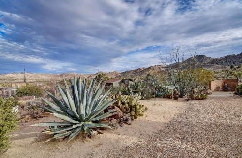 Joshua Tree Highlands House | Renovated Lodge - Room 2 with pool access
