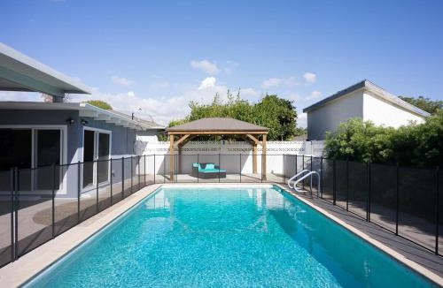 Tustin House | Renovated Retreat 4BR Oasis w Pool and Pool Table