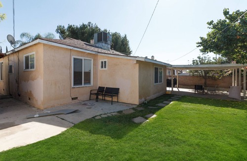 Reseda House | Reseda Large Home