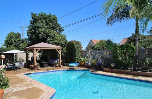 Fountain Valley House | Resort heated pool home centrally located near beach & Disneyland