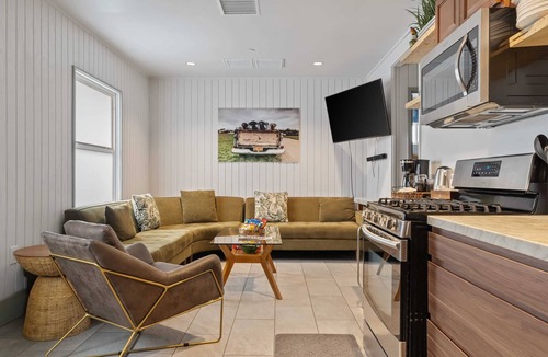 Stockton Hotel | Resort Perks: 7 beds, Bungalow, full kitchen, deck