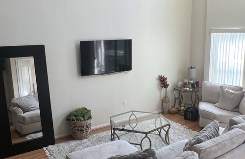 Downtown Los Angeles House | Resort Style Apartment DTLA